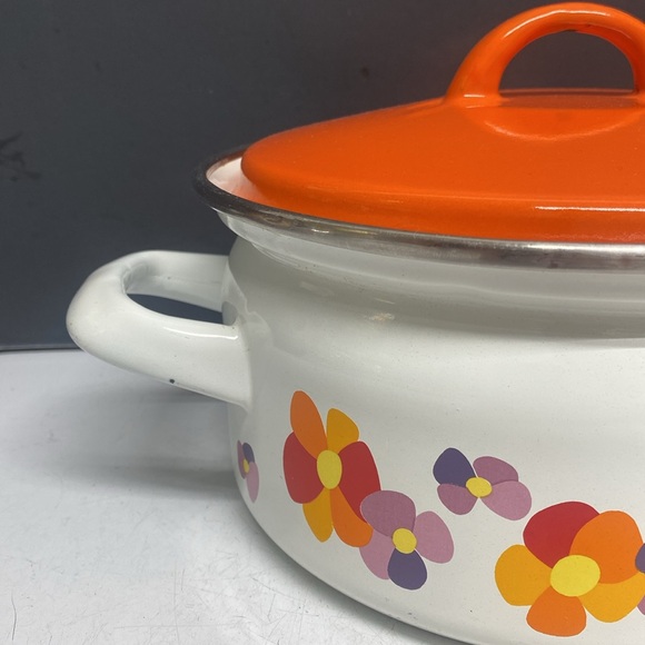 Daisy Flower 8” Diameter Enamel Stockpot Two Handle Pan Matching Lid - Picture 5 of 17